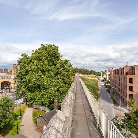 Luxury 2 Bedroom Apartment With Free Parking In The Heart Of York Eksteriør billede