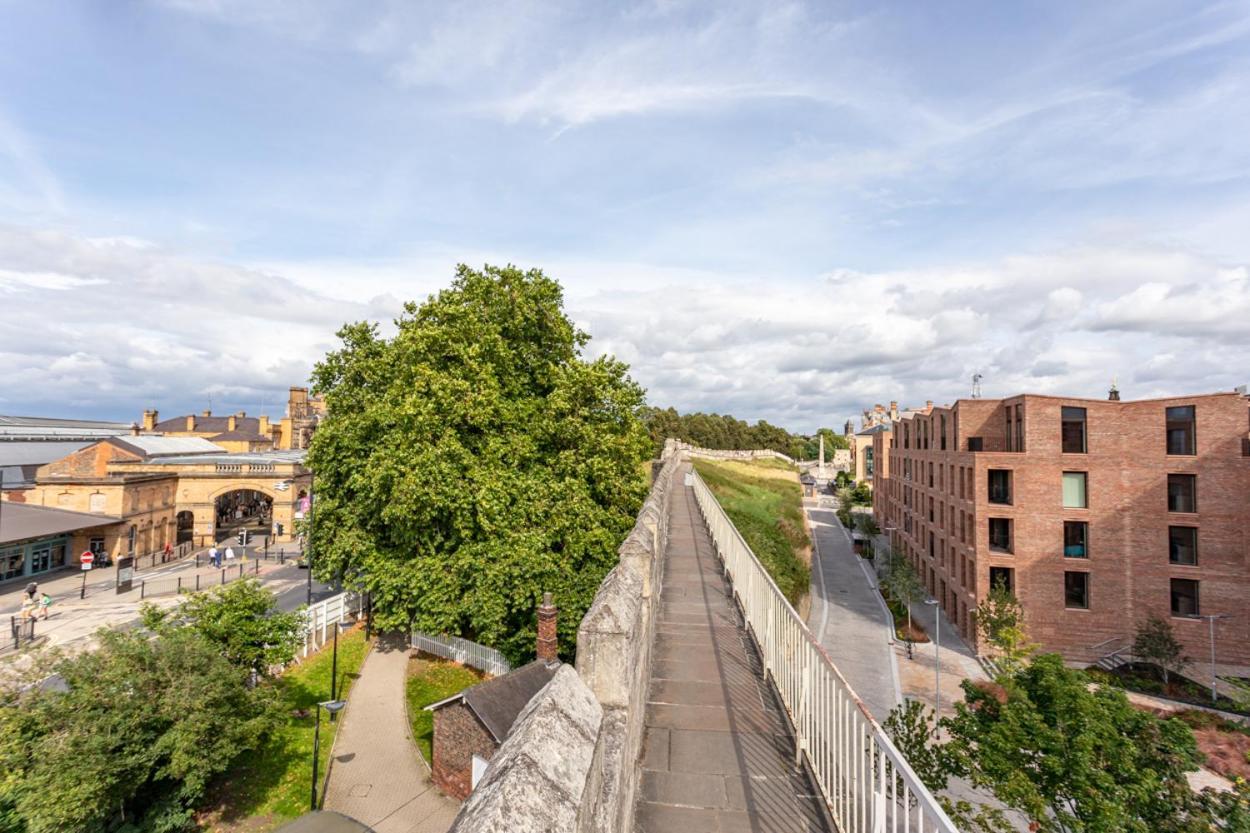 Luxury 2 Bedroom Apartment With Free Parking In The Heart Of York Eksteriør billede