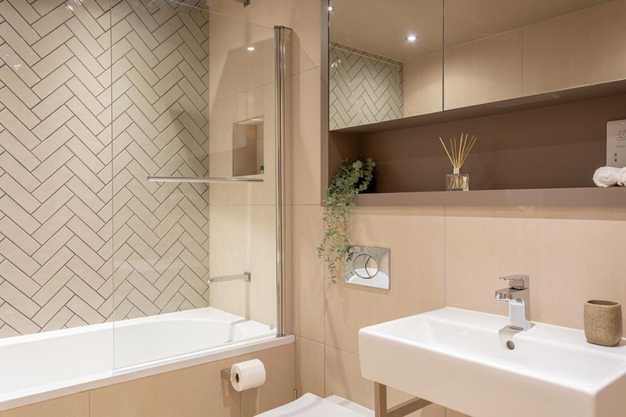 Luxury 2 Bedroom Apartment With Free Parking In The Heart Of York Eksteriør billede