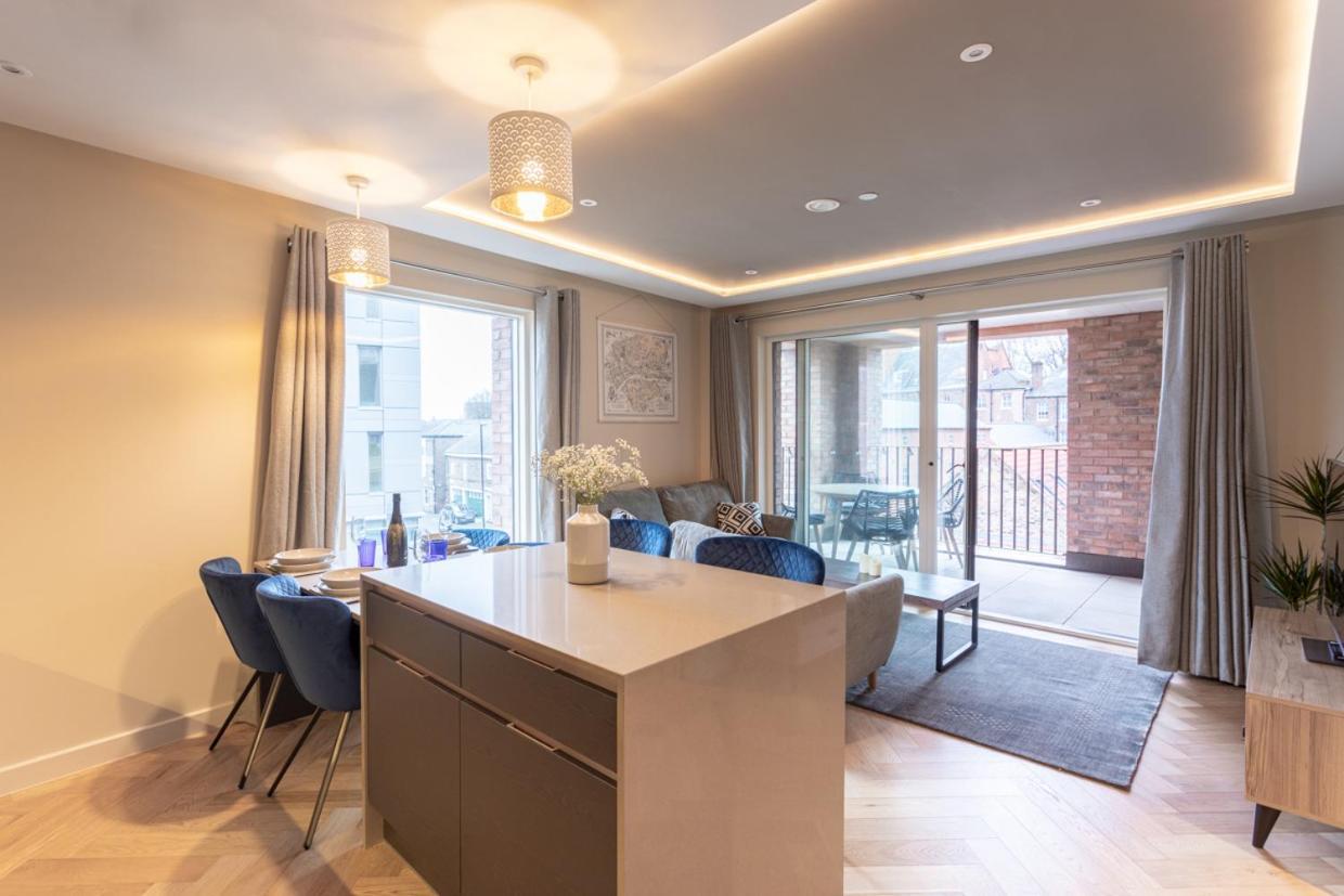 Luxury 2 Bedroom Apartment With Free Parking In The Heart Of York Eksteriør billede